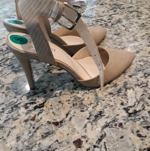 Women's size 8 shoes
